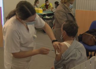 Os maiores de 70 anos xa reciben a terceira dose nos ‘vacinódromos’ de toda Galicia