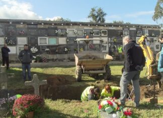 Xunta e Usc comezan a exhumar a fosa común de Rubiáns por ‘reparación e xustiza’ coas 18 vítimas Xunta e Usc comezan a exhumar a fosa común de Rubiáns por 'reparación e xustiza' coas 18 vítimas
