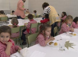 O GDR Salnés Ulla Umia escolle o colexio Domingo Fontán de Portas para gozar do menú de nadal da iniciativa Mercaproximidade O GDR Salnés Ulla Umia escolle o colexio Domingo Fontán de Portas para gozar do menú de nadal da iniciativa Mercaproximidade
