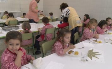 O GDR Salnés Ulla Umia escolle o colexio Domingo Fontán de Portas para gozar do menú de nadal da iniciativa Mercaproximidade O GDR Salnés Ulla Umia escolle o colexio Domingo Fontán de Portas para gozar do menú de nadal da iniciativa Mercaproximidade