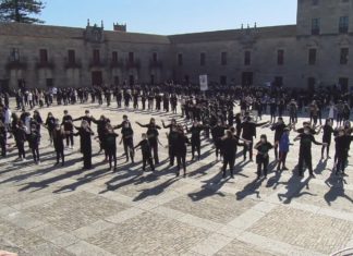 O IES Asorey de Cambados celebra o día escolar da non violencia e a paz con música e poesía O IES Asorey de Cambados celebra o día escolar da non violencia e a paz con música e poesía