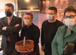 Un grupo de veciños de Pontecesures consegue que a primeira lamprea da tempada se merque na vila Un grupo de veciños de Pontecesures consegue que a primeira lamprea da tempada se merque na vila