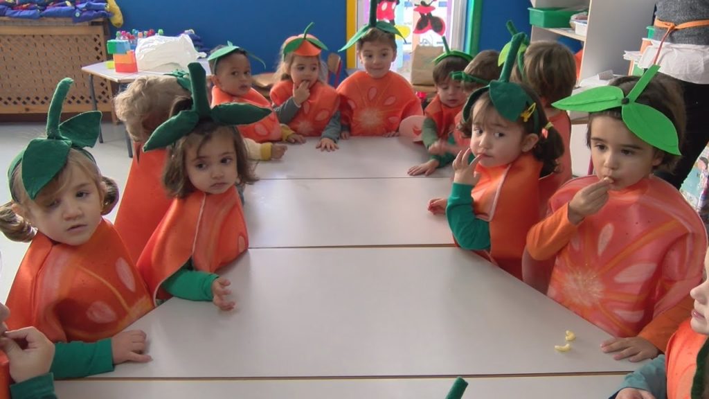 As nenas e nenos de Vilagarcía celebran o entroido nos centros escolares