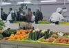 O mercado temporal de Sanxenxo gusta a praceiras e clientes