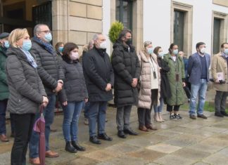 Os minutos de silencio polas vítimas do Villa de Pitanxo espállanse por toda Galicia