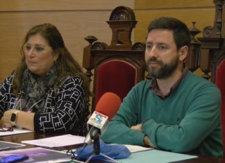Joshua Alonso, fillo dunha vítima de violencia machista, protagonista do 8M en Cambados