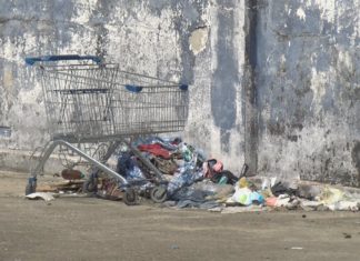 Preocupación en Vilagarcía ante o ‘supermercado da droga’ no que se converteu unha nave abandonada