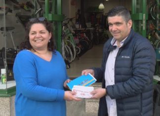 Zona Aberta entrega o premio de 500 euros da campaña do Día do Pai