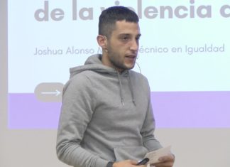 Joshua Alonso fala en Cambados do asasinato da súa nai para loitar contra a violencia machista