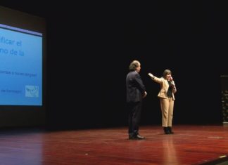 O Galicia Foro Empresarial celebra unha conferencia en Vilagarcía centrada na ilusión e no optimismo O Galicia Foro Empresarial celebra unha conferencia en Vilagarcía centrada na ilusión e no optimismo