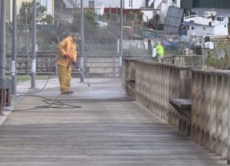 Outes executa obras de mantemento nos paseos marítimos do Freixo e Broña