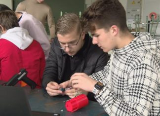 12 alumnos do IES Aquis Celenis participarán nun campionato europeo de creación de satélites 12 alumnos do IES Aquis Celenis participarán nun campionato europeo de creación de satélites