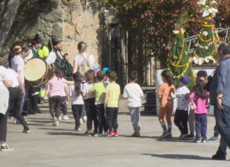 Cambados recupera a celebración dos Maios coas actuacións dos centros escolares Cambados recupera a celebración dos Maios coas actuacións dos centros escolares