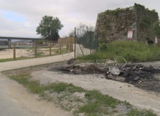 Causan danos no mobiliario do paseo marítimo de Noia