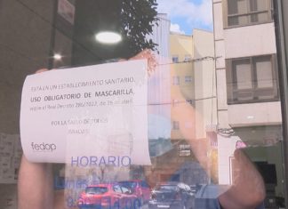 Os ‘establecementos sanitarios’, unha das excepcións á retirada da máscara en interiores