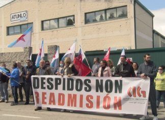 Os traballadores de Atunlo continúan manifestándose no Grove contra o despido de 14 empregados Os traballadores de Atunlo continúan manifestándose no Grove contra o despido de 14 empregados