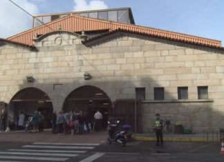 Cambados comeza a estudar alternativas para desatoar o proxecto do mercado