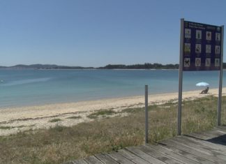 Unha trintena de socorristas para coidar as praias e piscinas de Arousa neste verán