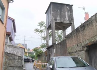 A Asociación de Veciños de Vilaxoán denuncia o perigoso estado no que se atopa un vello alxibe ‘falanxista’ A Asociación de Veciños de Vilaxoán denuncia o perigoso estado no que se atopa un vello alxibe