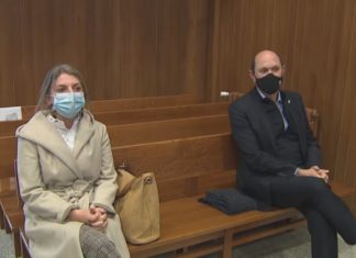 A Audiencia absolve a Luisa Piñeiro e só mantén a condena por prevaricación a Rafael Louzán na causa do campo de Moraña