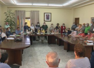 Tensión e moita expectación en Meis, que aproba por unanimidade situar o ambulatorio na Parga