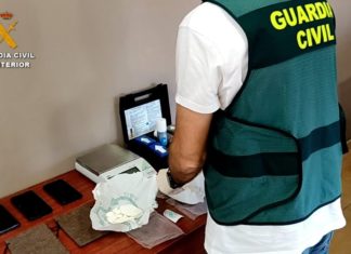 A Garda Civil desartella un punto de venda e distribución de droga no Barbanza