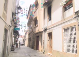 Dous mozos socorren a unha anciá atrapada nun incendio en Noia