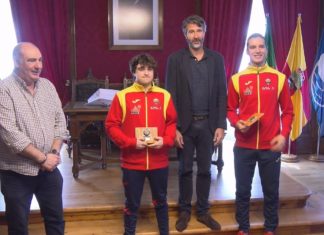 Vilagarcía homenaxea aos campións do mundo de kenpo Pedro Muñoz e Ricky Lages Vilagarcía homenaxea aos campións de mundo de kenpo Pedro Muñoz e Ricky Lages