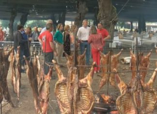 Moraña volverá a gozar na Carballeira de Santa Lucía da festa do carneiro ao espeto Moraña volverá a gozar na Carballeira de Santa Lucía da festa do carneiro ao espeto