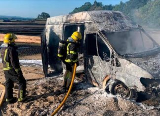 Ferido de gravidade ó tentar apagar o incendio orixinado na súa furgoneta