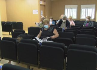 Abanca e o concello de Meaño colaboran para ensinar aos máis maiores a utilizar os caixeiros Abanca e o concello de Meaño colaboran para ensinar aos máis maiores a utilizar os caixeiros