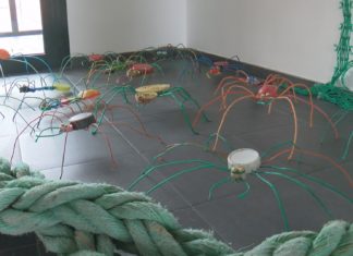 Muros acolle unha exposición de lixo mariño convertido en arte