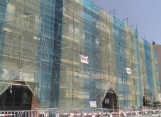 Iniciada a remodelación exterior da praza de abastos de Noia
