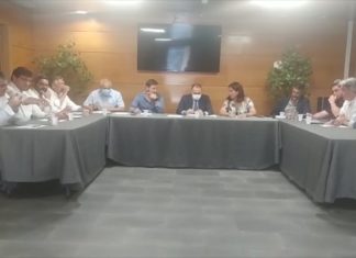O Conselleiro de Sanidade comprométese a garantir a presenza de ao menos un médico en cada pac do Salnés durante o verán O Conselleiro de Sanidade garante a presenza de ao menos un médico en cada pac do Salnés no verán