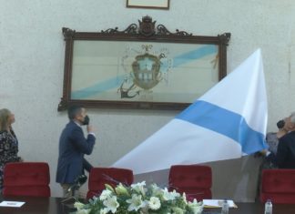 Pontecesues presentou a renovada Bandeira da liga de amigos do Carme e a súa acta de entrega Pontecesues presentou a renovada Bandeira da liga de amigos do Carme e a súa acta de entrega