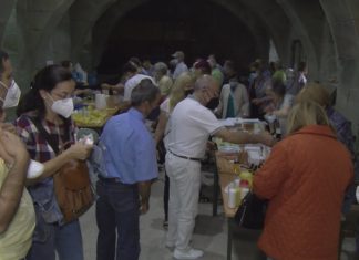 Milleiros de persoas pasan polo mosteiro de San Bieito para encomendarse ao ‘Santo máis milagreiro’