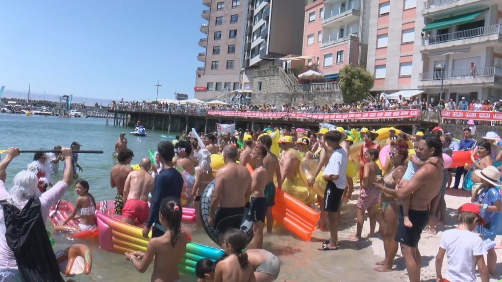 Preto de 300 nadadores participaron no campionato mundial de colchonetas de Sanxenxo
