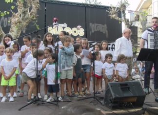 A veciñanza de Vilaxoán congregouse en masa para o regreso de Vilaxoán Canta A veciñanza de Vilaxoán congregouse en masa para o regreso de Vilaxoán Canta