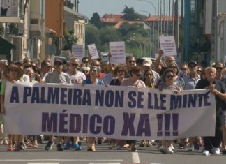 Multitudinaria manifestación en Palmeira en defensa da sanidade pública
