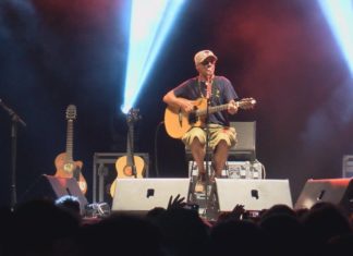 Manu Chao pechou o verán en Cambados cun exitoso concerto de dúas horas Manu Chao pechou o verán en Cambados cun exitoso concerto de dúas horas