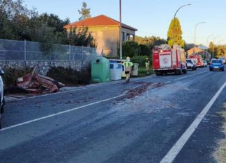 Un accidente entre un motocultor e un turismo no Araño deixa un ferido