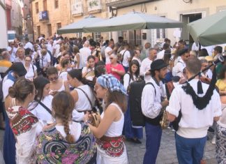 As rúas de Rianxo énchense de xoldra co Feirón Mariñeiro