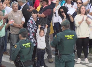 Un milleiro de grovenses mobilízanse para esixir médicos para o seu centro de saúde