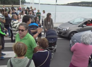 Os veciños do Grove paralizan o tráfico á Toxa na segunda protesta para reclamar médicos para o centro de saúde