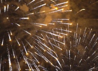 Os fogos artificias poñen o broche de ouro ás Festas do Nazareno