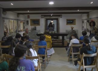 Os escolares de Vilanova altérnanse a lectura de Cara de Plata para homenaxear a Valle Inclán Os escolares de Vilanova altérnanse a lectura de Cara de Plata para homenaxear a Valle Inclán