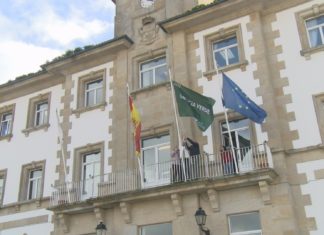 A Bandeira Verde de Galicia xa loce na casa consistorial de Muros