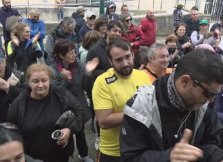 As mariscadoras de Cabo rebélanse contra a presenza de rañeiros nas súas zonas de traballo