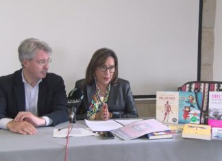 A ‘Maleta viaxeira’ fai parada no Grove ateigada de libros feministas