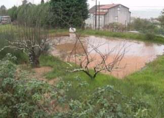 Veciños da rúa da Torre de Guillán denuncian que teñen pánico á saír á rúa cada vez que as choivas son intensas Veciños de Guillán denuncian que teñen pánico á saír á rúa cada vez que as choivas son intensas